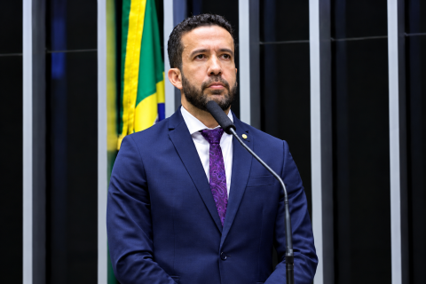 Janones cumpre acordo após confessar 